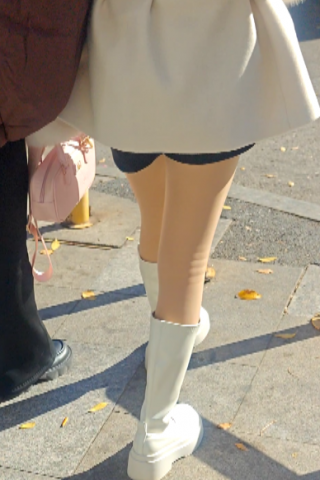 4k街拍阳光下肉丝白靴