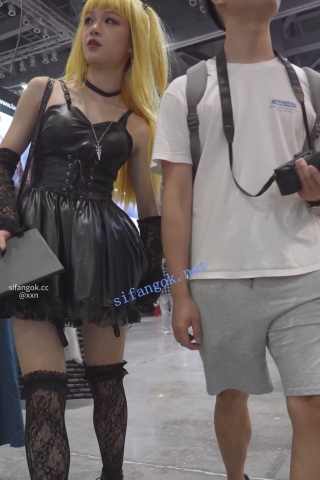 【xxn-335】外纯内骚金发吊带裙cos..窄内湿了两侧大量露毛