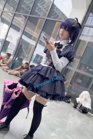 trump1413【KFC】学生妹COSER逛街·过膝袜白内被屁股完全包裹·低角度CD