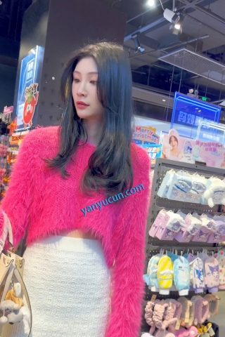 trump1393【KFC】身材极品的美女·包臀裙黑内·路过大哥都回头看一眼